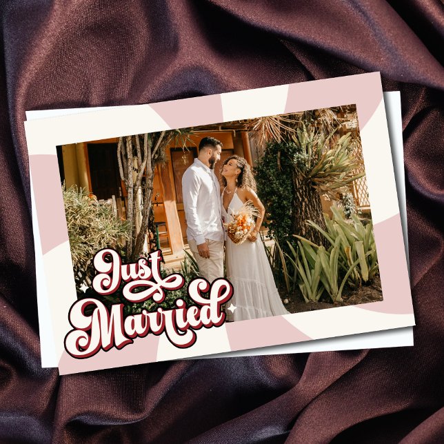 Anuncio Retro Rosa Rojo y Crema Acabo De Casarse Con Boda  (Retro Pink Red & Cream Just Married Photo Wedding Announcement)