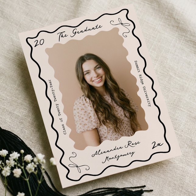 Anuncio Retro Wavy Hand Drawn Bow Grad Photo Graduation (Retro Wavy Hand Drawn Bow Grad Photo Graduation Announcement)