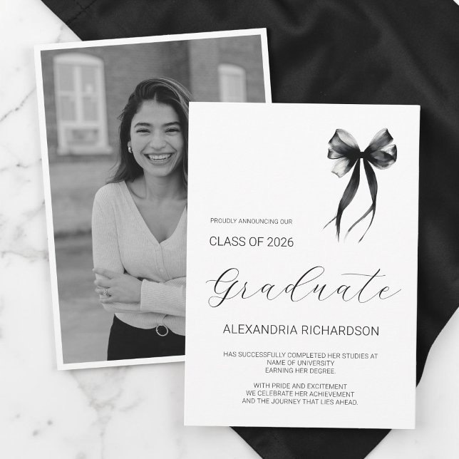 Anuncio Simple Black and White Modern Bow Photo Graduation (Simple Black and White Modern Bow Photo Graduation Announcement)
