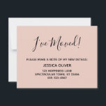 Anuncio Simple, Bonito "Me he mudado" Rubor Pink<br><div class="desc">Mantén a tus amigos y familiares al día con tu nueva dirección usando estas sencillas y elegantes tarjetas de alojamiento. Las notas versátiles dicen "¡Me he mudado!" en la parte delantera y "¡Quédate en contacto!" en la parte trasera, usando un tipo de letra de escritura moderno, informal y manuscrita. Utilice...</div>