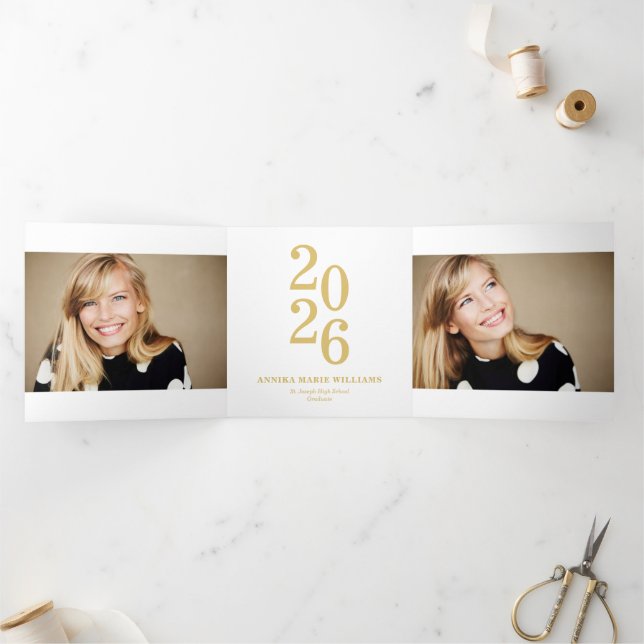 Anuncio Tríptico Year of the Graduate Multi Photo (Interior)