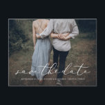 Anuncios Con amor, salva la postal de fecha<br><div class="desc">¡Felicitaciones por tu compromiso! ¡Guardar los anuncios de la fecha es el primer gran paso en el proceso de planificación del boda! Recuerde, no olvide que su anuncio de fecha marcará el tono de su gran día, asegúrese de impresionar a los huéspedes con un diseño inolvidable y un vistazo a...</div>