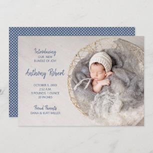Anuncios de natalidad de foto de niño bebé jovenci