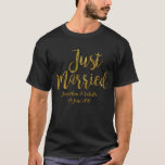 Apenas camiseta casada personalizada de la<br><div class="desc">Hace un gran regalo del recién casado</div>