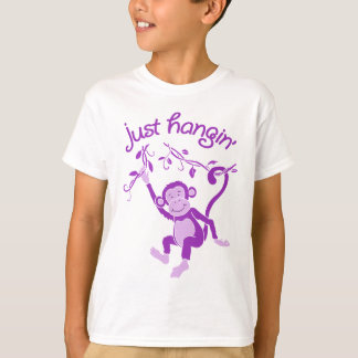Apenas camiseta enrrollada del mono del hangin