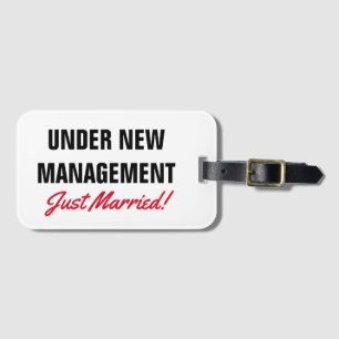 Apenas el equipaje casado marca el   con etiqueta