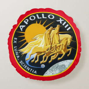 Apolo 13-insignia tirando almohada