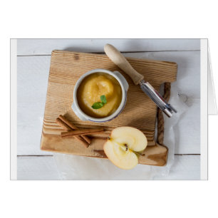 Applesauce con canela en tazón de gres