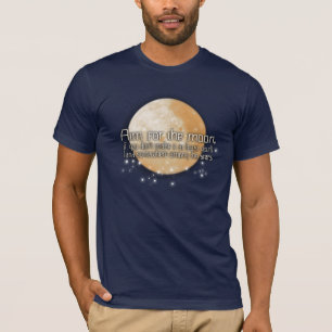 Apuntar a la camiseta oscura de la luna