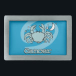 Aqua Cancer la hebilla del cinturón de astrología<br><div class="desc">El cinturón de astrología griega "El cangrejo" de cáncer se hela con símbolos y características cancerígenas. El cuarto signo del Cáncer Zodiaco del 22 de junio al 22 de julio. Gobernado por la luna. Diseñado exclusivamente por Sarah Trett.</div>