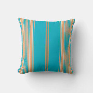 Aqua, Tan y franjas blancas en una almohada