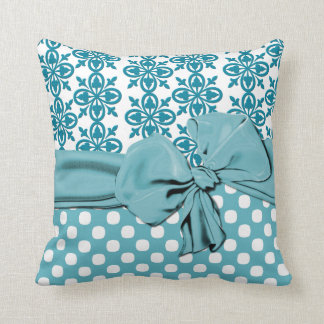Aquamarine elegante y almohada blanca del damasco