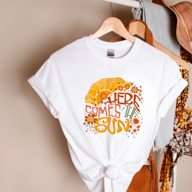 Aquí viene la camiseta de la cruda floral del sol (Subido por el creador)