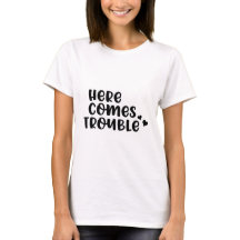 Aquí viene la camiseta problemática