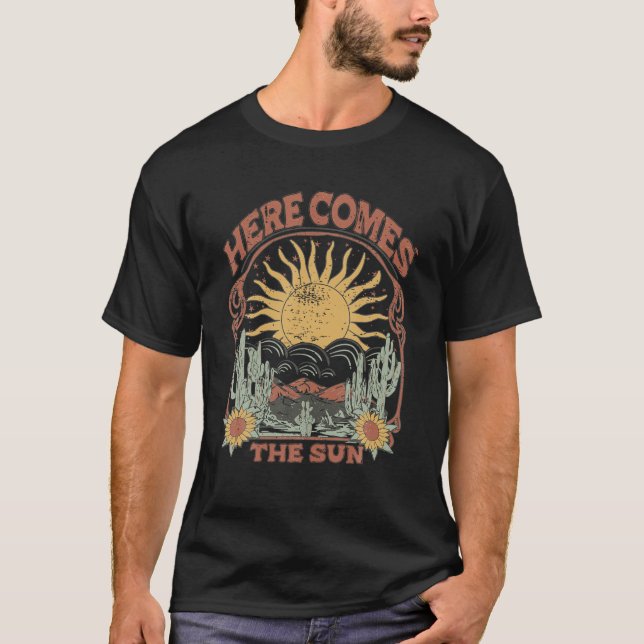Aquí viene la camiseta Sun T (Anverso)