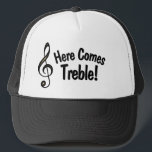 ¡Aquí Viene Treble! Gorra gracioso para músicos<br><div class="desc">Este gracioso gorra presenta un g-clef,  también llamado un trinquete con el texto: Here Comes Treble! Es un juego de palabras o un chiste que sólo los músicos entenderán. ¡Un gran regalo para el músico o amante de la música en tu vida!</div>
