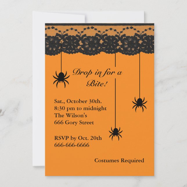 Arañas e invitación anaranjadas de Halloween del (Anverso)