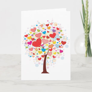 Árbol con forma de corazón deja tarjetas de felici