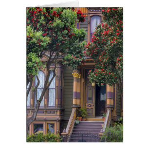 Árbol de ciruelas rojas floridas con un estilo vic