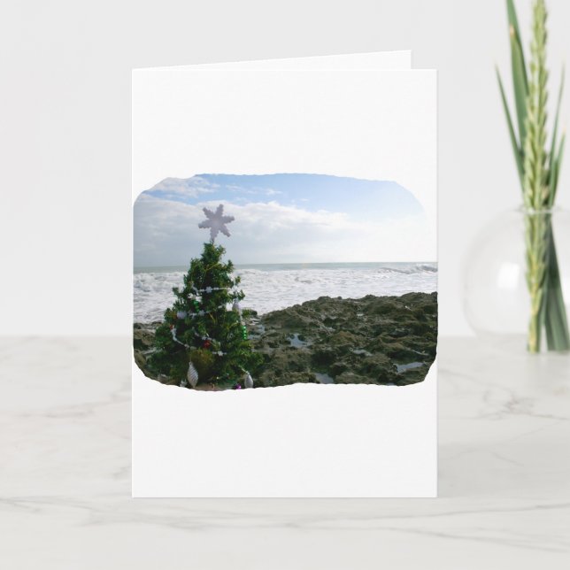 Árbol de Navidad contra rocas de playa (Anverso)