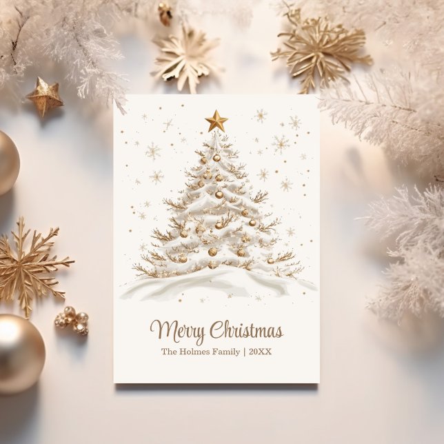 Árbol de Navidad dorado y blanco en nieve (Gold and White Christmas Tree in Snow Holiday Card on a white table with golden Christmas ornaments)