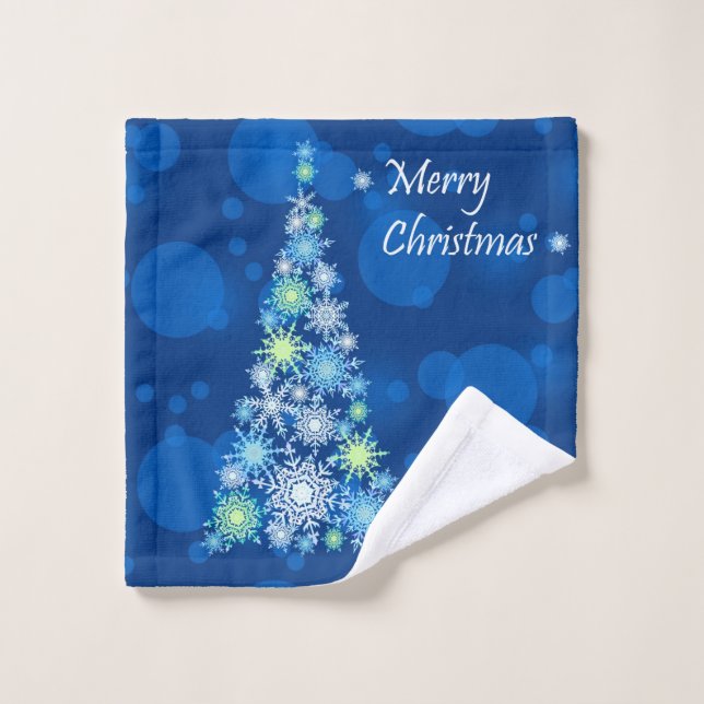 Árbol de Navidad hecho de copos de nieve. (Toallita)