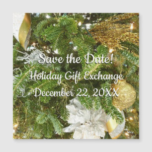 Árbol de Navidad plateado y dorado en vacaciones