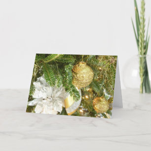 Árbol de Navidad plateado y dorado en vacaciones
