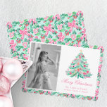 Árbol de Navidad Preppy Pink & Green Palm Beach<br><div class="desc">PreppyPrint.com - ¡Celebra a los Navidades con estilo! Añade tu toque personalizado a estas tarjetas de Navidad. Trasladar este diseño a los productos de tu elección. Haga clic en "quitar de la parte trasera de la tarjeta" bajo "Logotipo y marca de creador independiente" para eliminar el código QR de la...</div>