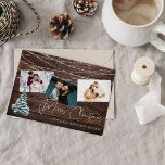 Árbol de Navidad Rústico 3 Foto y luces, Tarjeta d<br><div class="desc">Envíe un alegre,  lindo y rústico Árbol de Navidad 3 Fotografías y luces,  tarjeta de navidad Wood Merry,  completa con sus fotos,  para las vacaciones. Consulte nuestra colección de tarjetas de Navidades para ver las tarjetas con un tipo de letra diferente. Para tres fotos.</div>