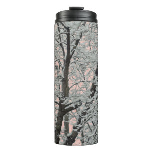 Árbol grande del vaso termal en nieve