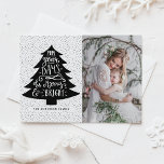 Árbol navideño brillante | Tarjeta fotográfica de<br><div class="desc">Tarjeta fotográfica de vacaciones moderna con caligrafía moderna y ilustracion de árbol de Navidad. Existen otros colores y elementos que coincidan,  como tarjetas de fotos y etiquetas. "Que tus días sean alegres y brillantes".</div>