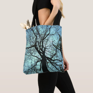 Árbol negro azul gótico Resumen Bolsa Tote