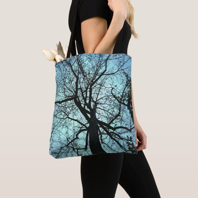 Árbol negro azul gótico Resumen Bolsa Tote (Detalle)
