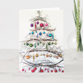 Árbol rústico con ramitas en la tarjeta de Navidad
