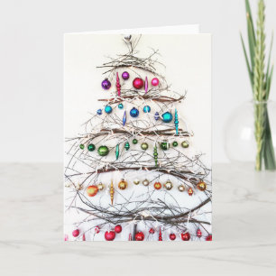 Árbol rústico con ramitas en la tarjeta de Navidad