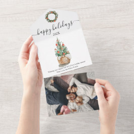 Árbol tradicional de Navidad todo con una tarjeta 