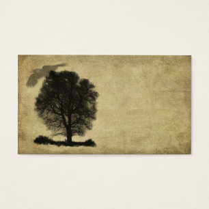 Árbol y cuervo rígidos solitarios artísticos