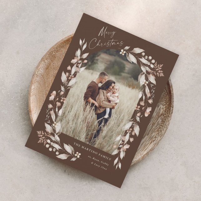 Arco de flores silvestres boho foto Navidad (Boho wildflower arch photo christmas holiday card with elegant script and hand painted foliage.)