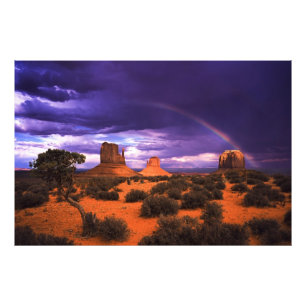 Arco iris sobre la impresión de la foto del valle