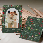 Arco moderno verde del bosque 1 Foto Feliz Navidad<br><div class="desc">Esta colección cuenta con flores de color agua rojo,  bayas y vegetación de invierno con tipografía moderna y elegante,  con un patrón botánico de invierno.</div>