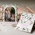 Arco rosa brillante y verde foto Feliz Navidad<br><div class="desc">Esta colección cuenta con flores color agua rosa brillante,  bayas y vegetación de invierno con tipografía moderna y elegante,  con un patrón botánico de invierno.</div>