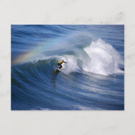 Arcoiris sobre la postal de un surfista de Califor