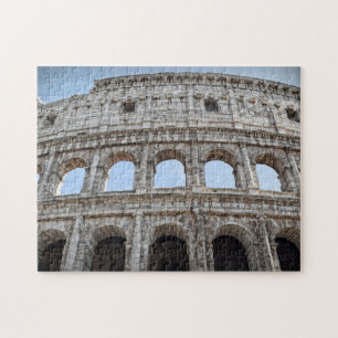 Arcos del rompecabezas del Colosseo romano