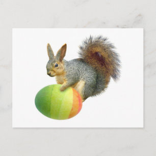 Ardilla de Pascua con tarjeta postal de huevo de a