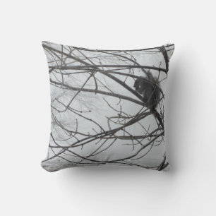 Ardilla en la almohada de nieve