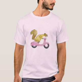 Ardilla en una camiseta del Vespa