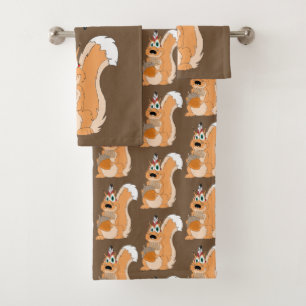 Ardilla india con nuez
