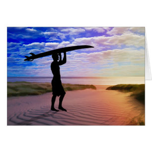 Arena y nubes de la persona que practica surf de