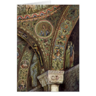 Arquitectura antigua, arco decorativo en una igles